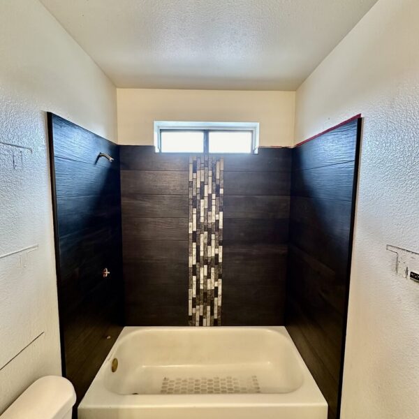 bathroom-remodeling-bathroom-tub-prescott-pinnacle-construction-prescott-valley