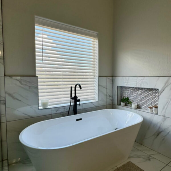 bathroom-remodeling-bathroom-tub-prescott-pinnacle-construction-chino-valley