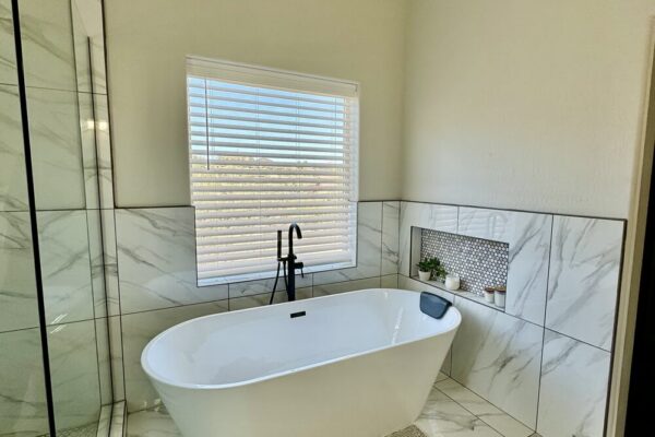 bathroom-remodeling-bathtub-space-prescott-pinnacle-construction-dewey
