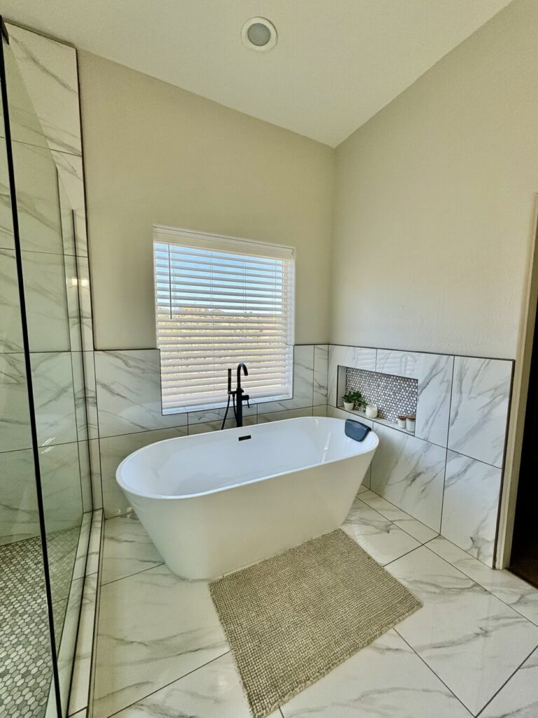 bathroom-remodeling-bathtub-space-prescott-pinnacle-construction-dewey