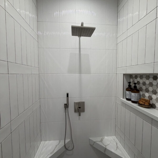 bathroom-remodeling-shower-area-prescott-pinnacle-construction-dewey-highlight