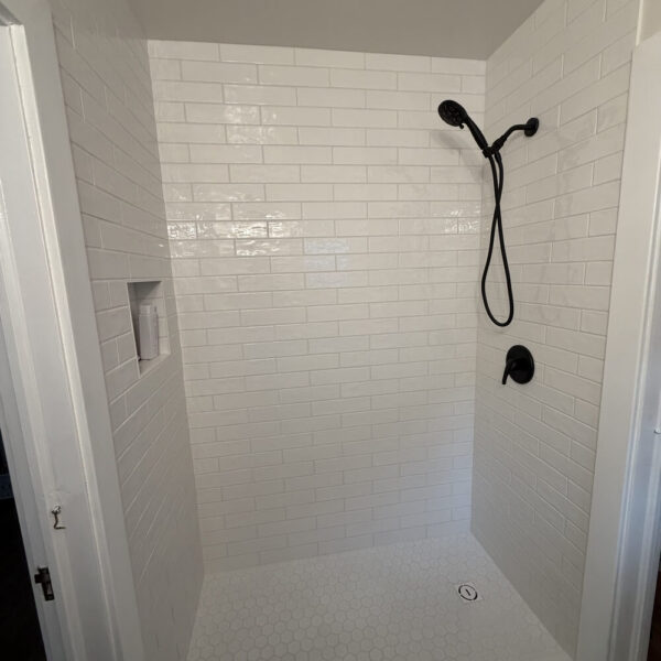bathroom-remodeling-shower-area-prescott-pinnacle-construction-dewey-primary