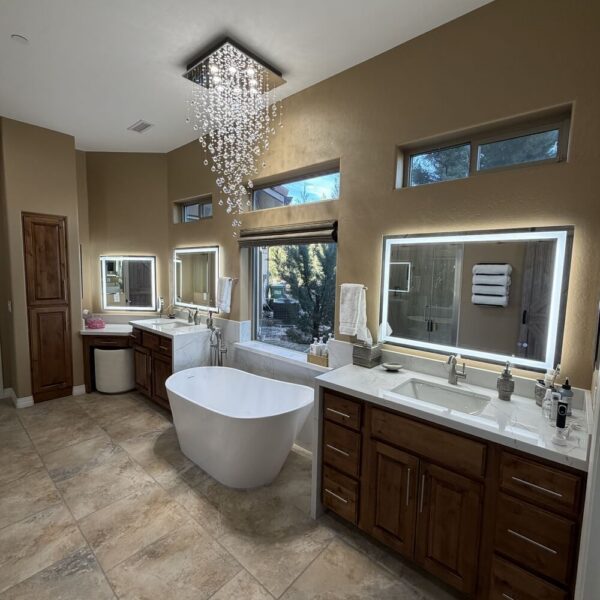 flooring-installation-bathroom-interior-prescott-pinnacle-construction-chino-valley
