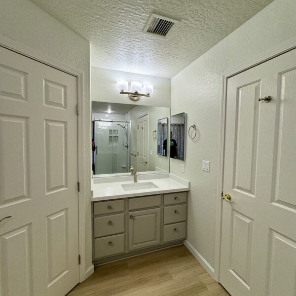 flooring-installation-bathroom-vanity-prescott-pinnacle-construction-chino-valley