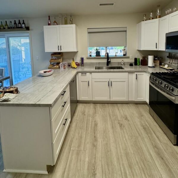 flooring-installation-modern-kitchen-prescott-pinnacle-construction-chino-valley