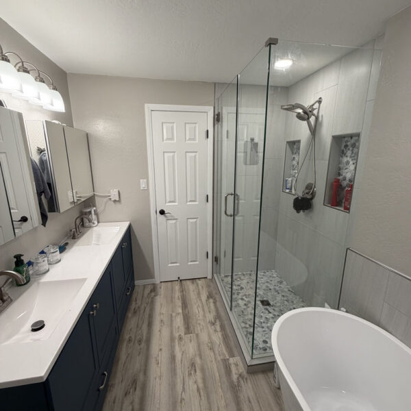 flooring-installation-bathroom-interior-prescott-pinnacle-construction-prescott-featured