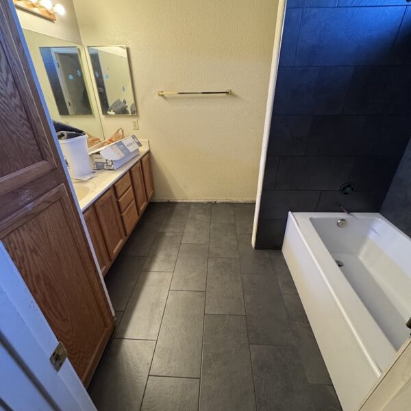 flooring-installation-bathroom-tiles-prescott-pinnacle-construction-prescott-featured